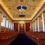 Tελετή επίδοσης τιμητικού τόμου στον Ομότιμο Καθηγητή του Τμήματος Οικονομικών Επιστημών του ΕΚΠΑ Ιωάννη Στουρνάρα